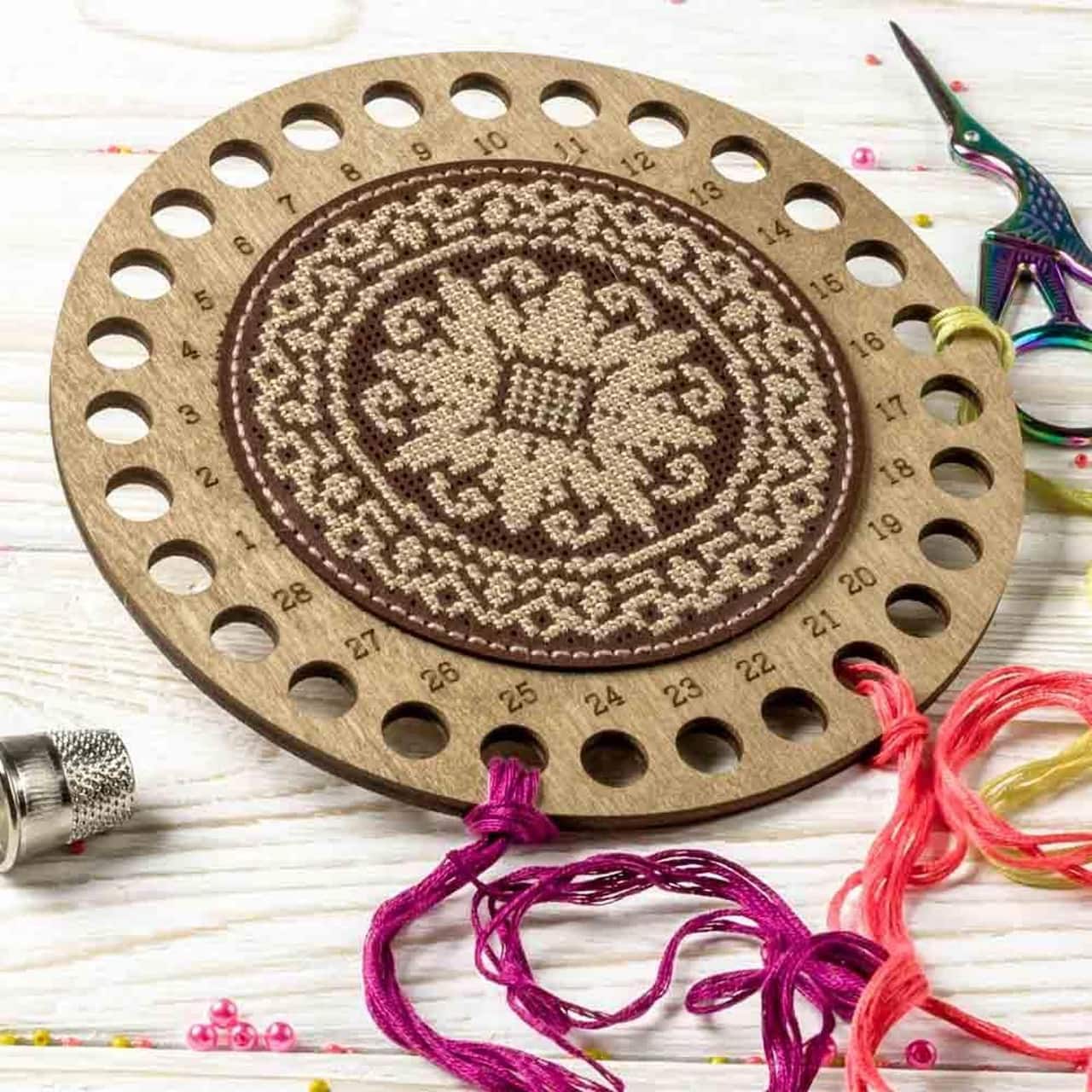 Wonderland Crafts Fair Isle Flower Thread Organizer Embroidery Kit